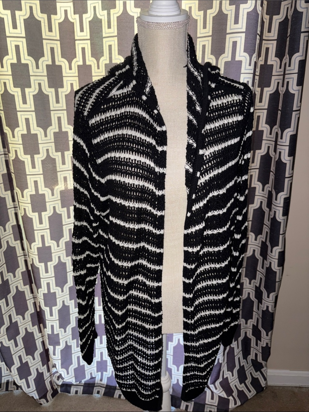 GAP Black and White Open-Front Knit Cardigan